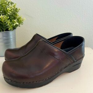 Sanita clogs, brown, size 36 (women’s 6)